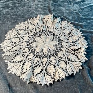Vtg Flower Doily